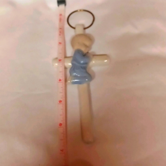 Ceramic Cross /W Blue Praying Boy On A Hook Hangs Above Childs Bed - Picture 4 of 7